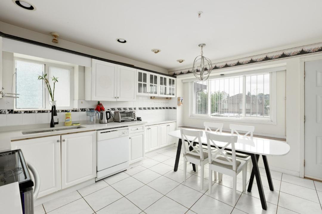 Photo of Kitchen in Renfrew-Collingwood