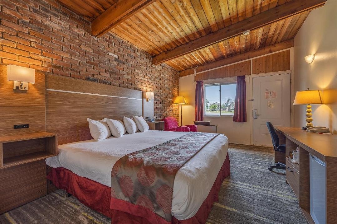Photo of Bedroom in Gananoque