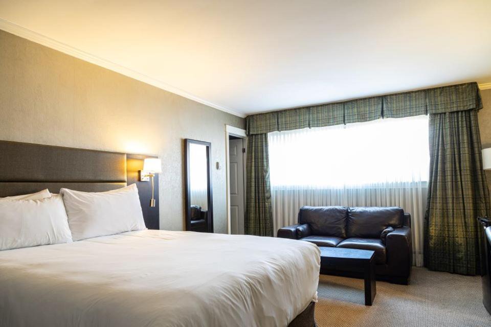 Photo of Bedroom in Queens Square