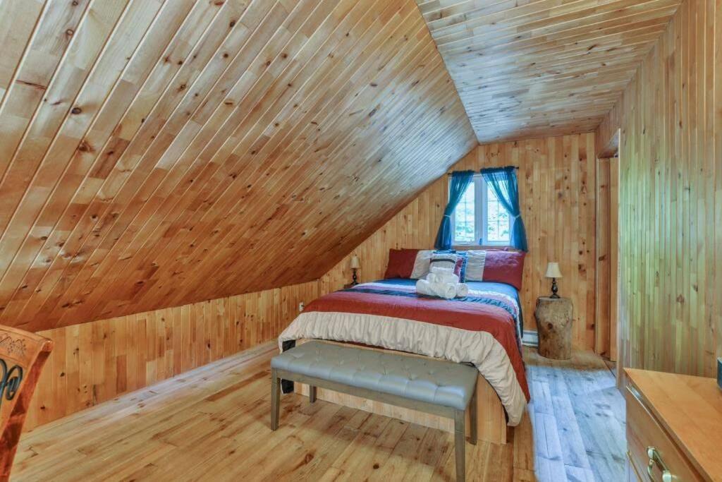 Photo of Bedroom in Saint-Faustin-Lac-Carre
