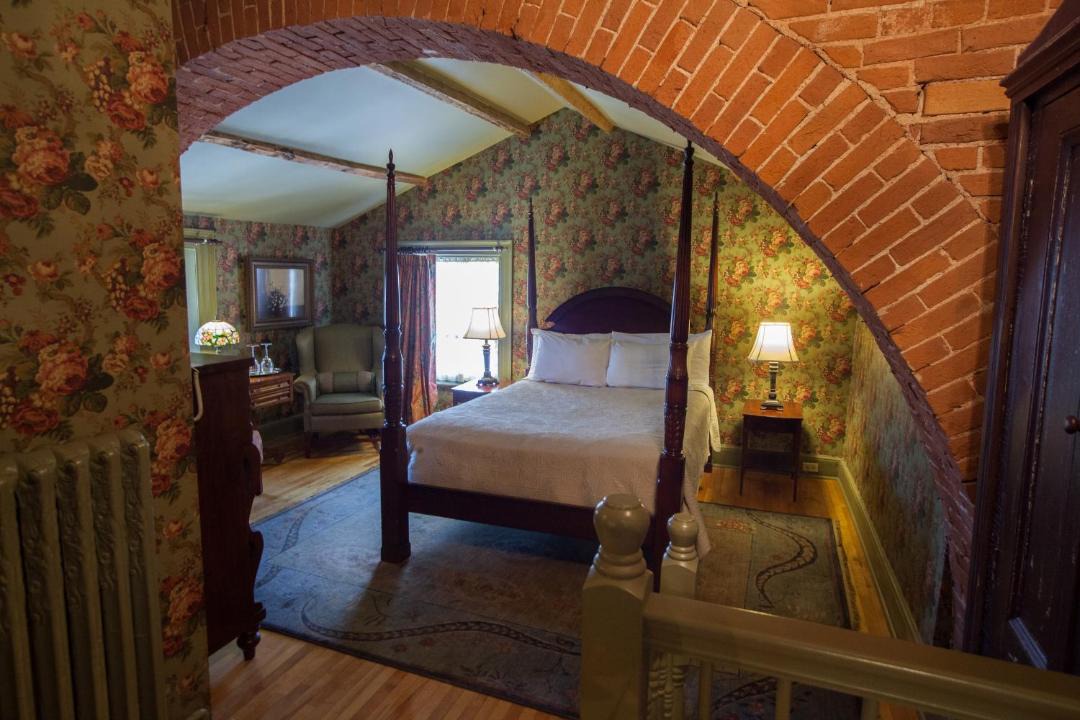 Photo of Bedroom in Queens Square