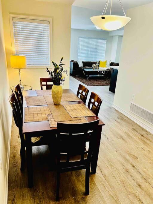 Photo of Livingroom in Halton Regional Municipality
