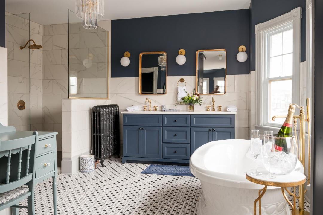 Photo of Bathroom in Queens Square