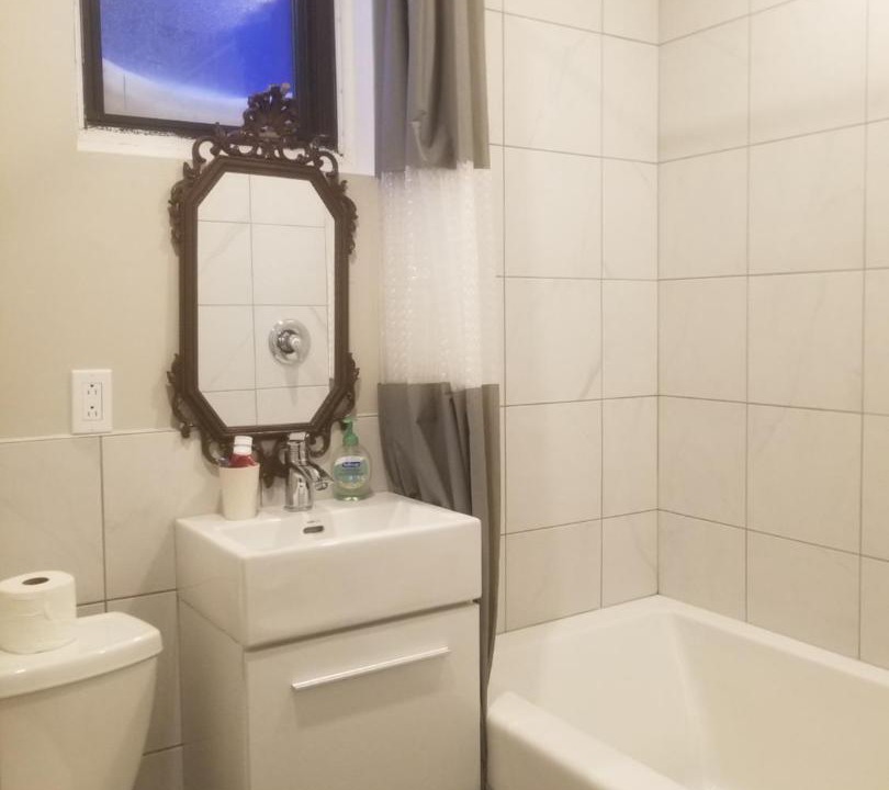 Photo of Bathroom in Cote-Des-Neiges—Notre-Dame-De-Grace