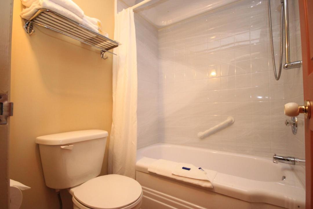 Photo of Bathroom in Bonaventure