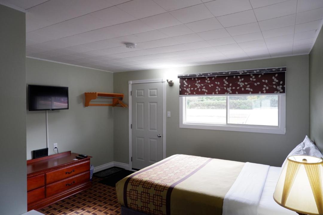 Photo of Bedroom in Laurentian Hills