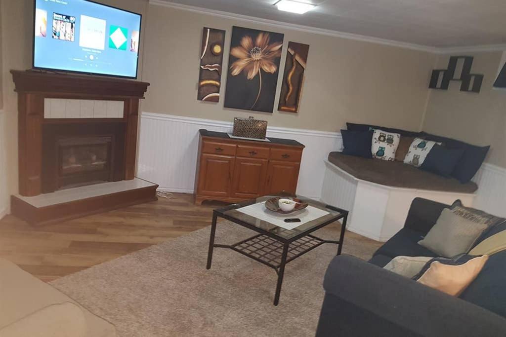 Photo of Livingroom in Sarnia