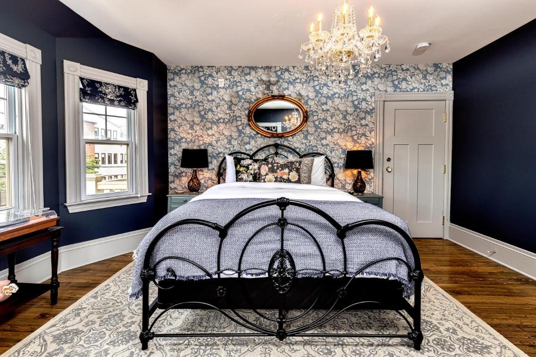 Photo of Bedroom in Queens Square