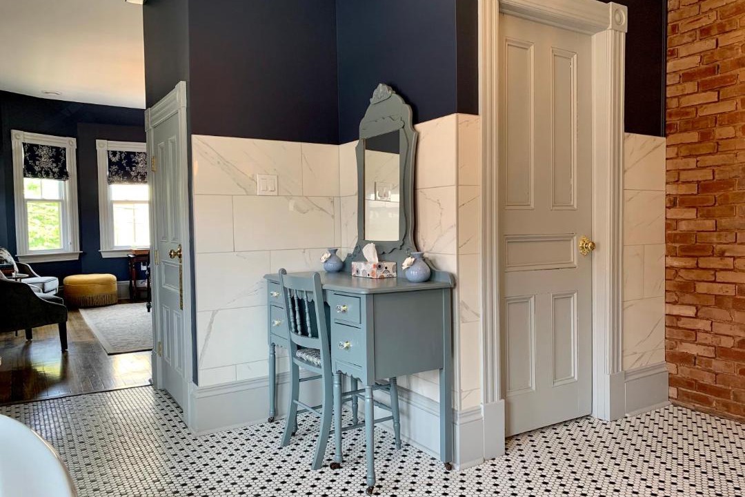Photo of Bathroom in Queens Square