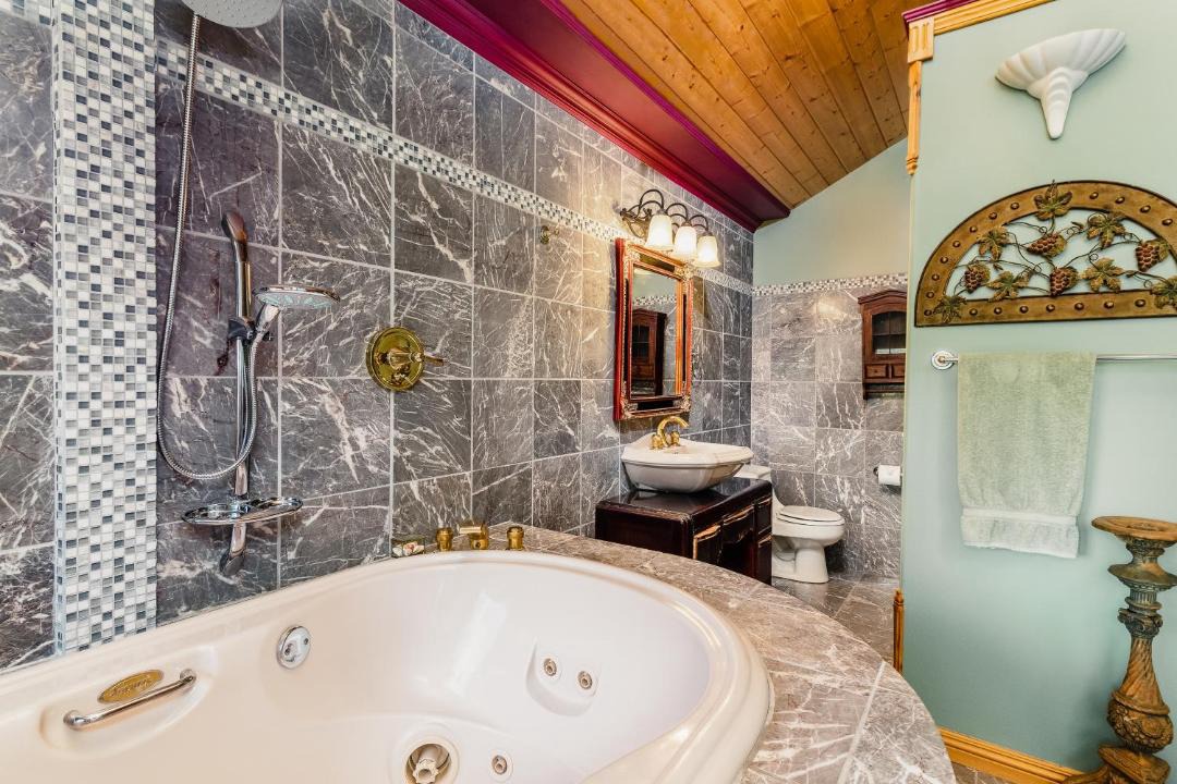 Photo of Bathroom in Drumheller