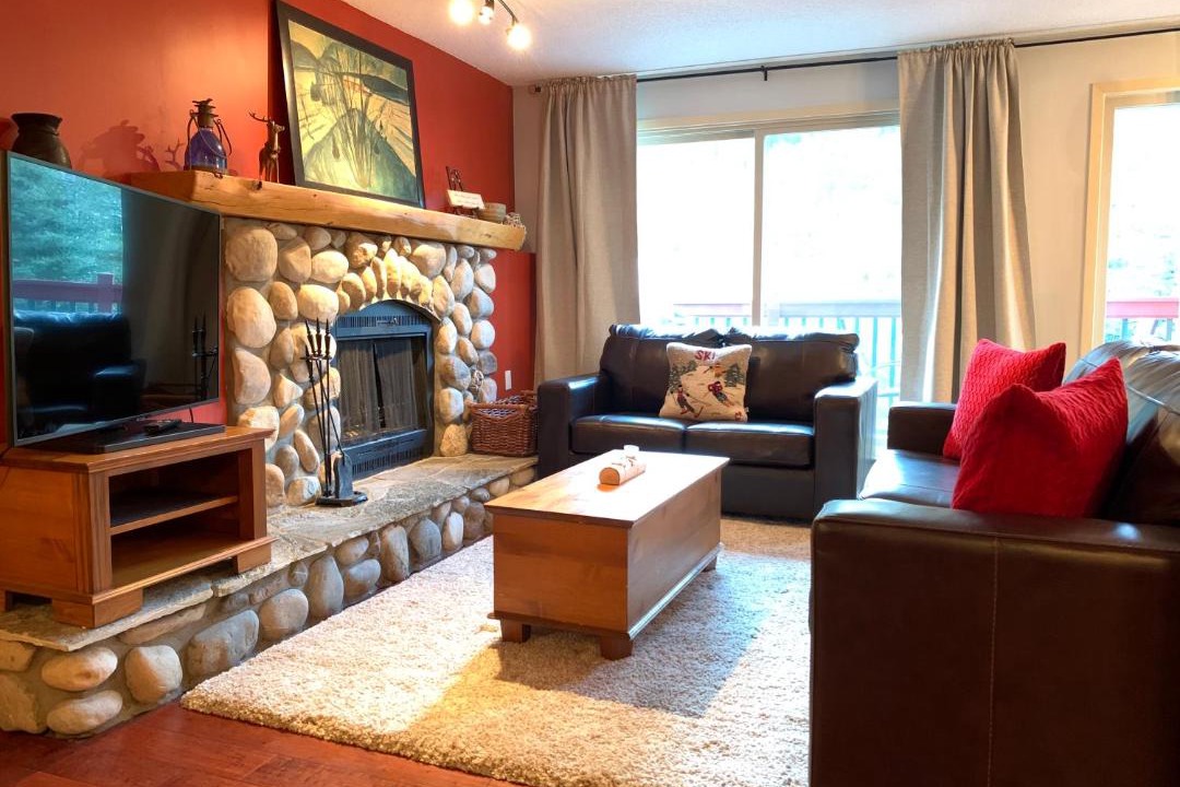 Photo of Livingroom in East Kootenay