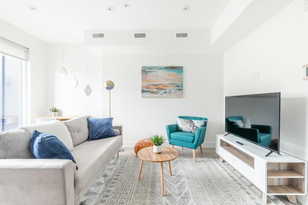 Photo of Livingroom in High Park-Swansea