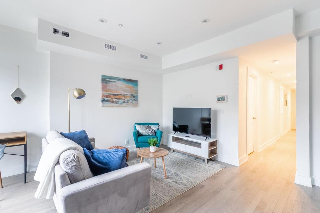 Photo of Livingroom in High Park-Swansea