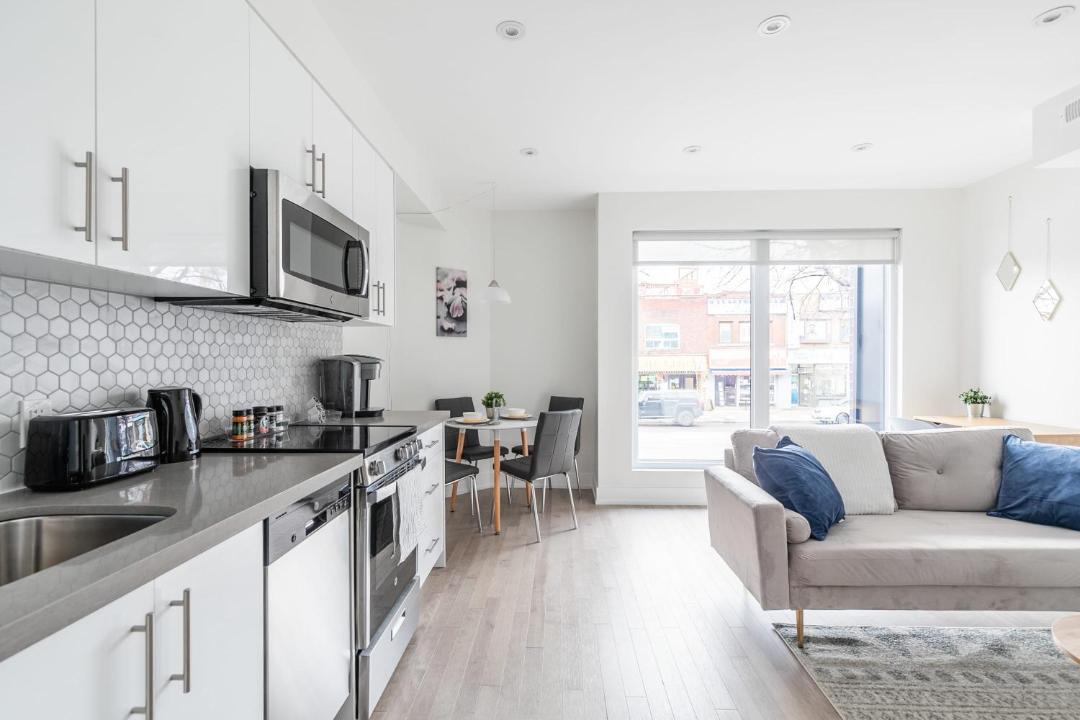 Photo of Livingroom in High Park-Swansea