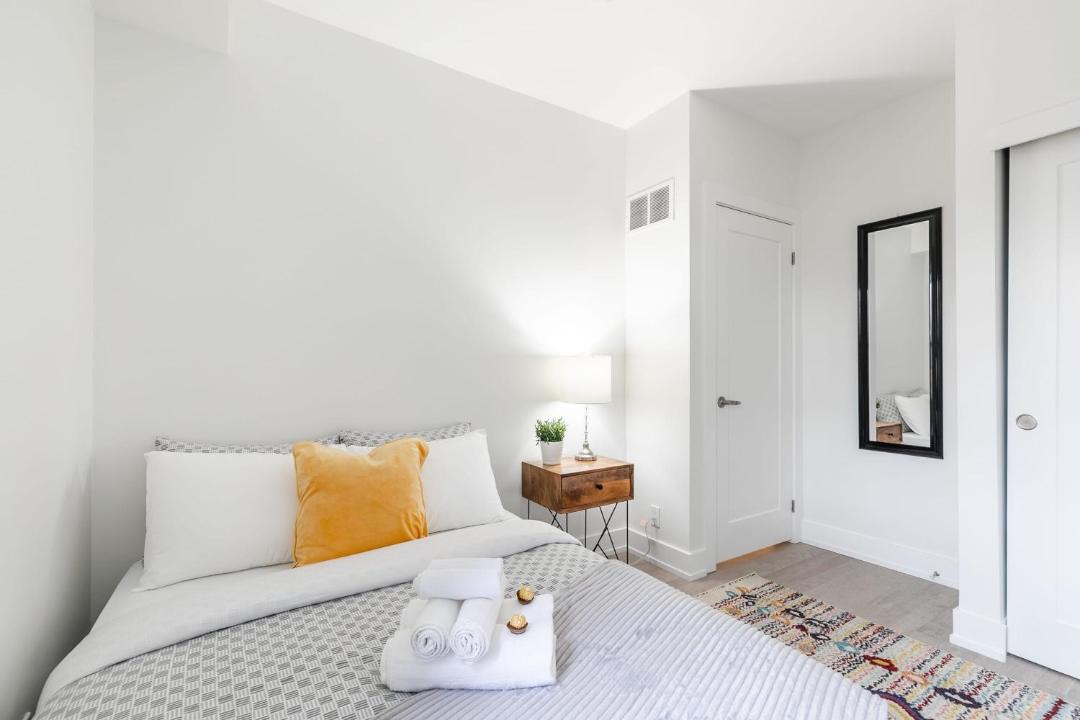 Photo of Bedroom in High Park-Swansea