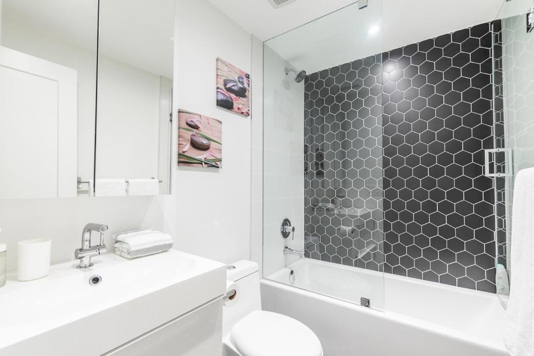 Photo of Bathroom in High Park-Swansea