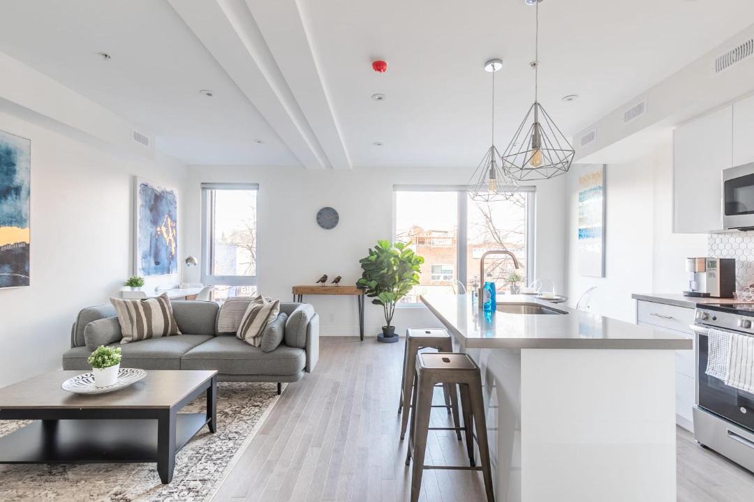 Photo of Livingroom in High Park-Swansea