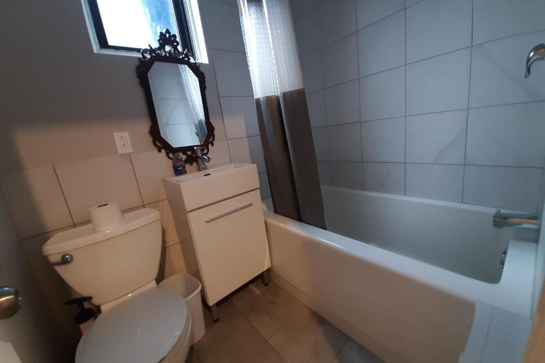 Photo of Bathroom in Cote-Des-Neiges—Notre-Dame-De-Grace