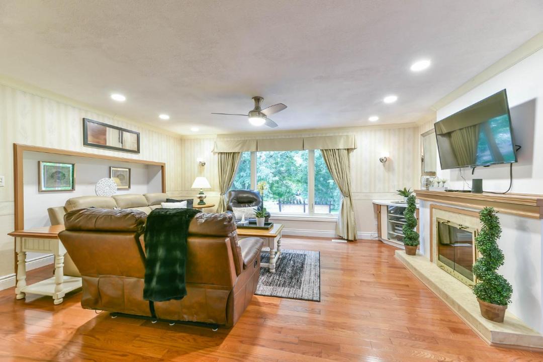 Photo of Livingroom in Halton Regional Municipality