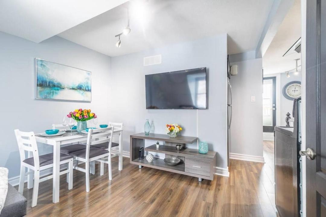 Photo of Livingroom in Centretown West