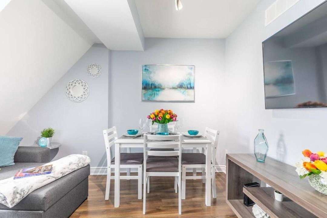 Photo of Livingroom in Centretown West