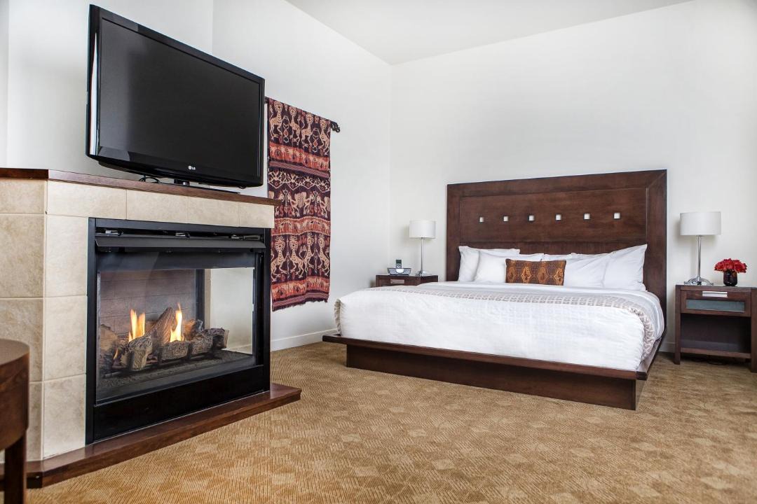 Photo of Bedroom in Whyte ave