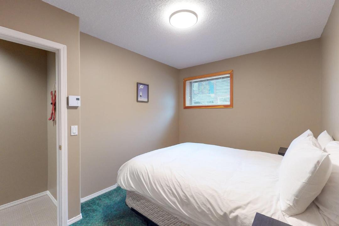 Photo of Bedroom in Snow Pine Estates