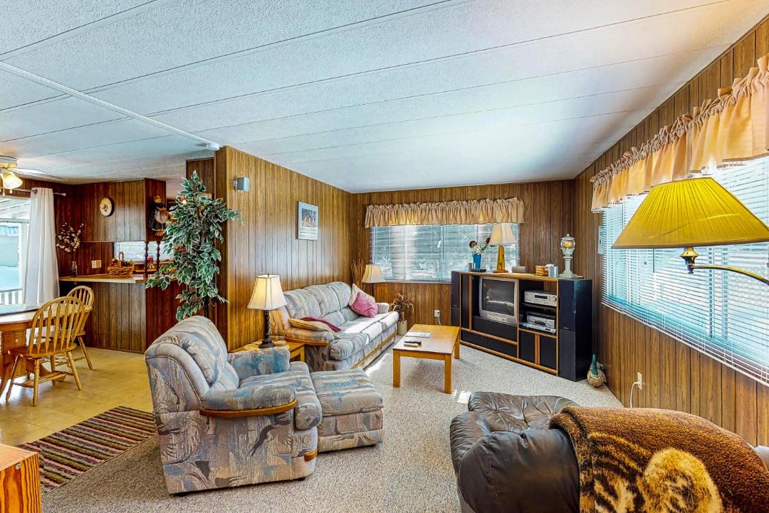 Photo of Livingroom in Christina Lake