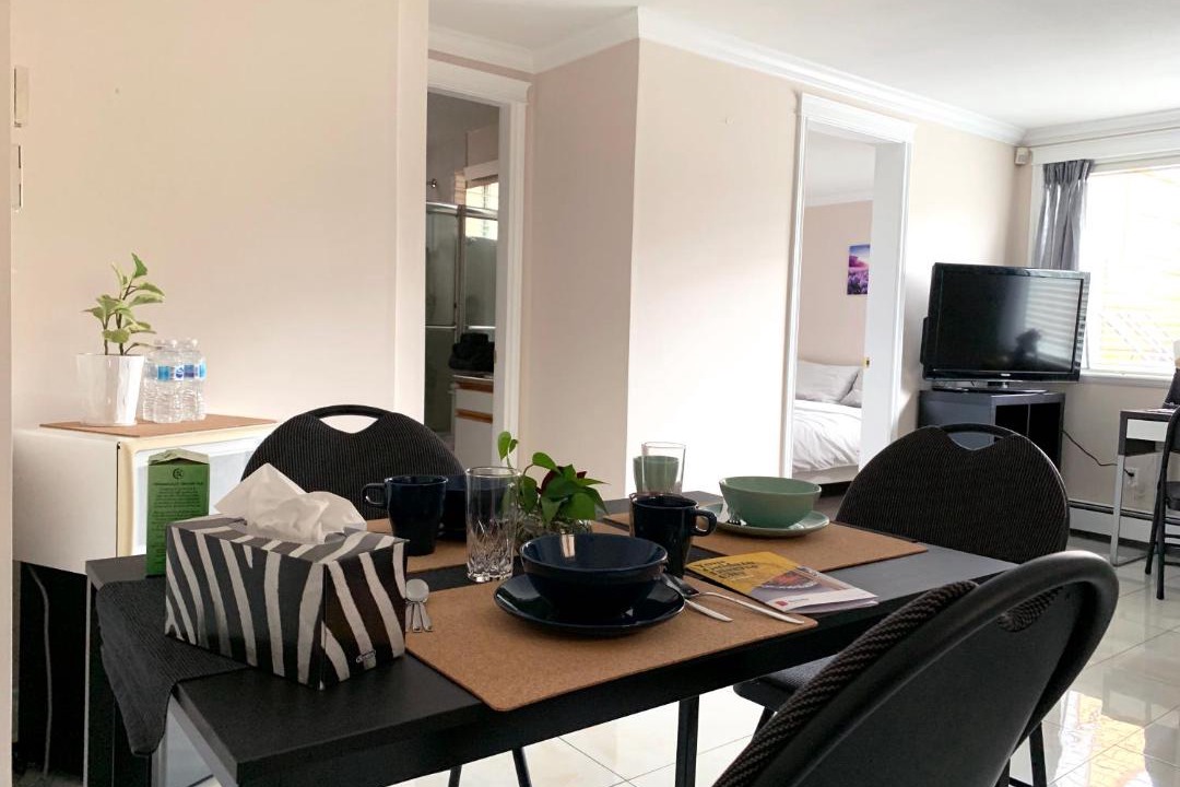 Photo of Livingroom in Renfrew-Collingwood