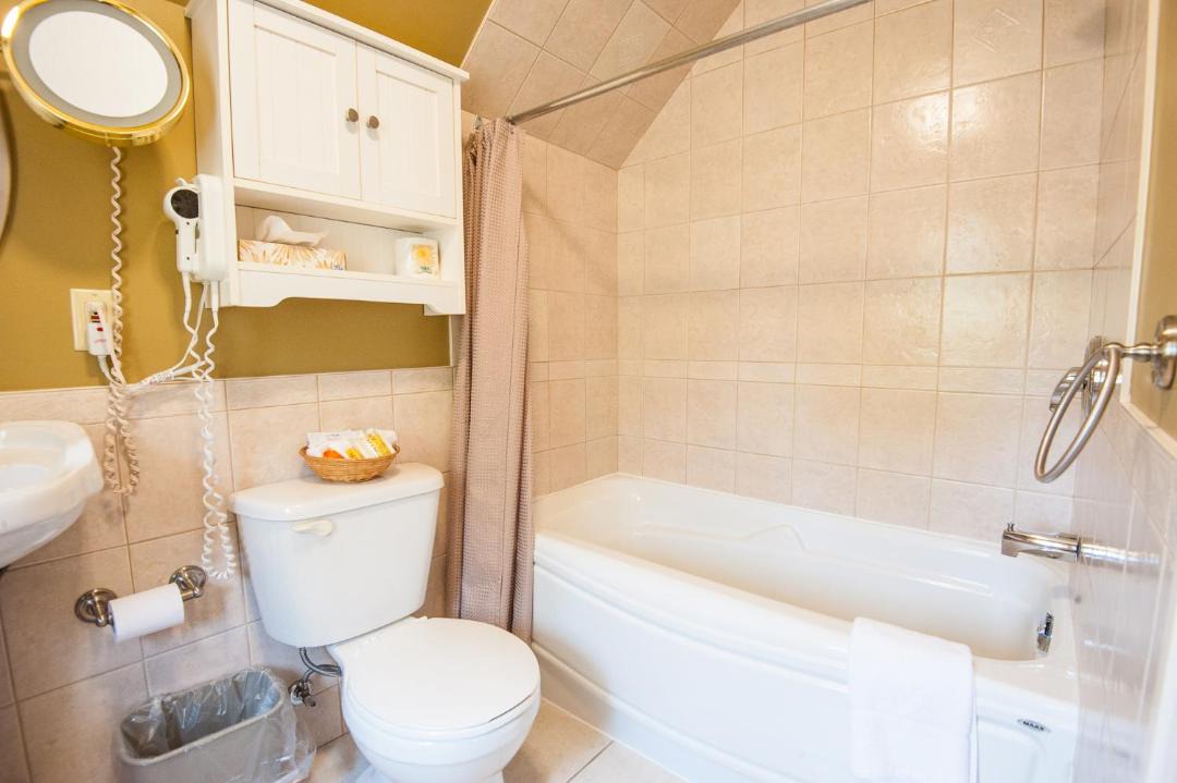 Photo of Bathroom in Queens Square