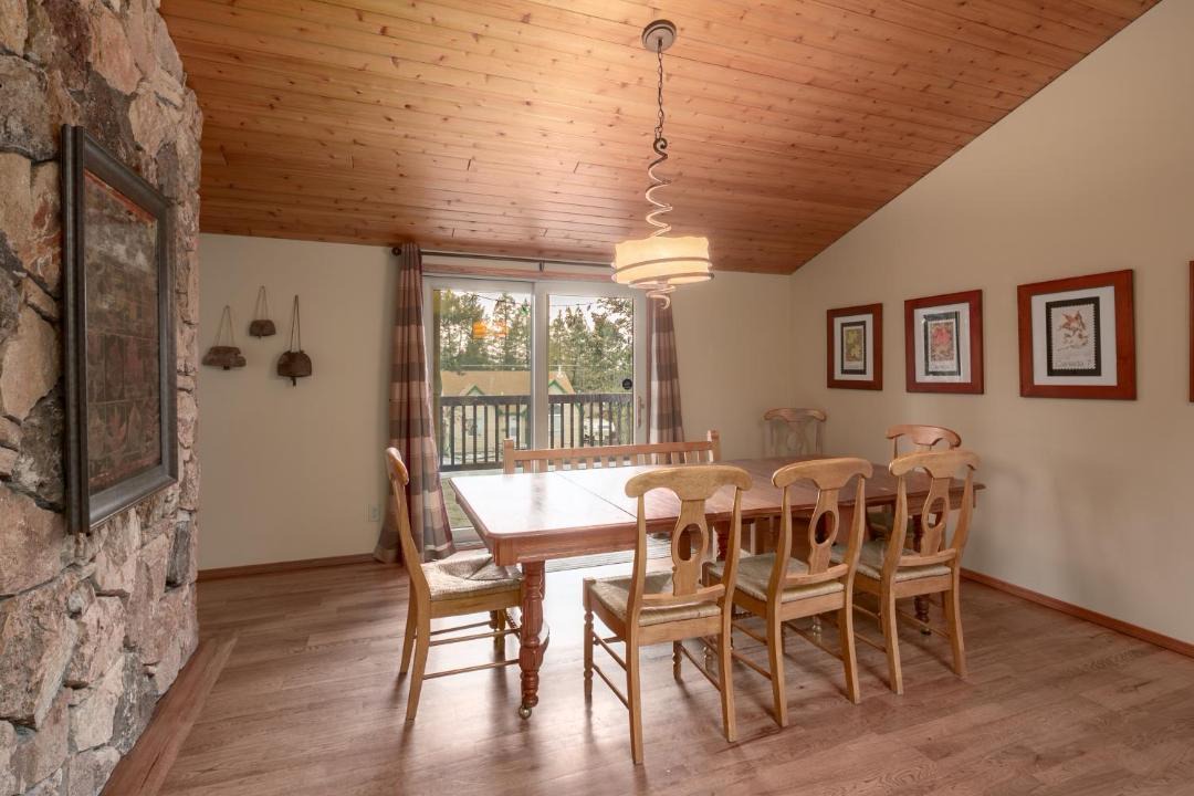 Photo of Livingroom in East Kootenay