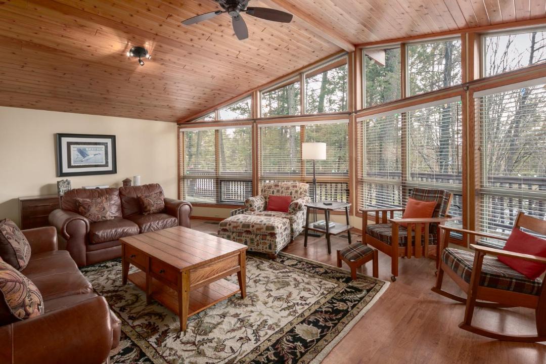 Photo of Livingroom in East Kootenay