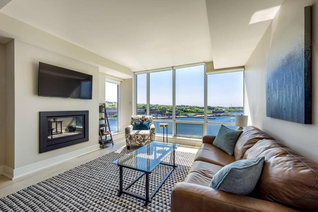 Photo of Livingroom in Downtown
