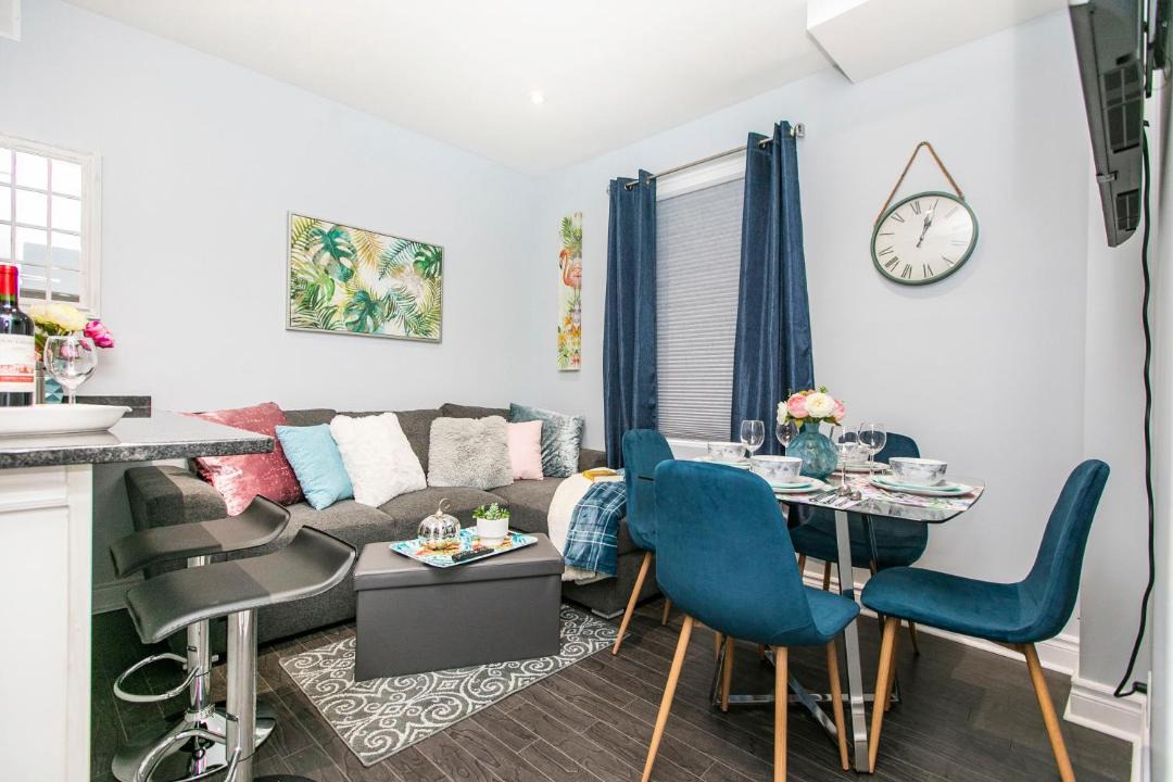 Photo of Livingroom in Centretown West