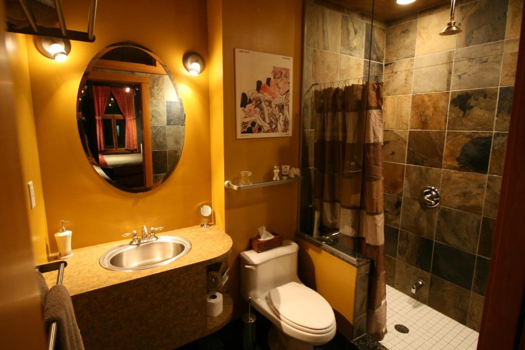 Photo of Bathroom in Vieux-Rosemont