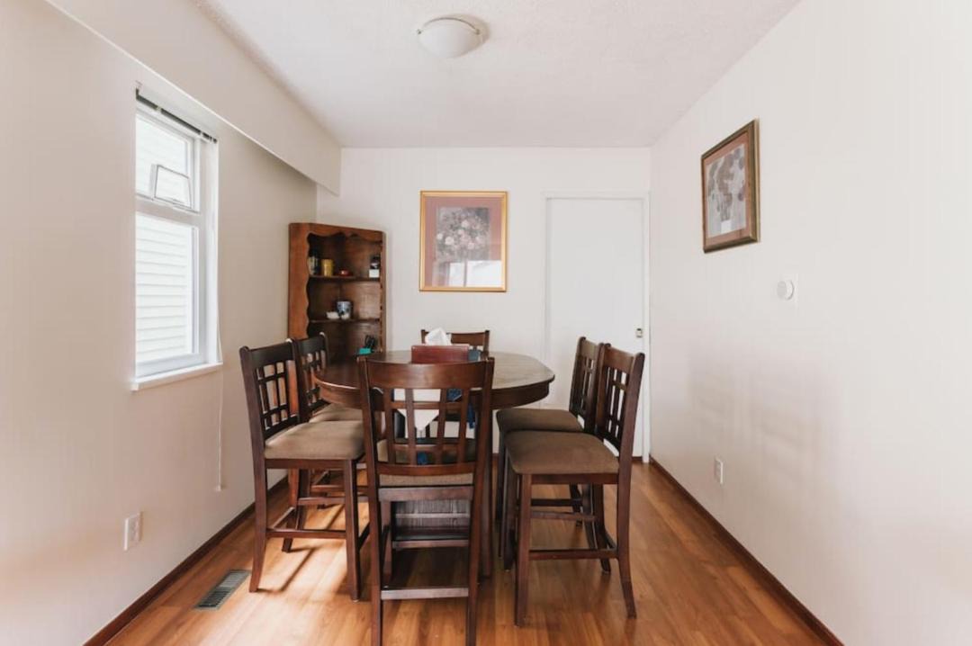 Photo of Livingroom in Marpole