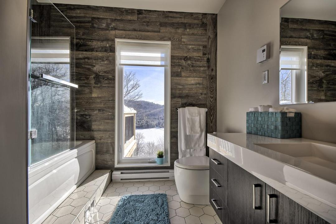 Photo of Bathroom in Les Pays-d'en-Haut Regional County Municipality