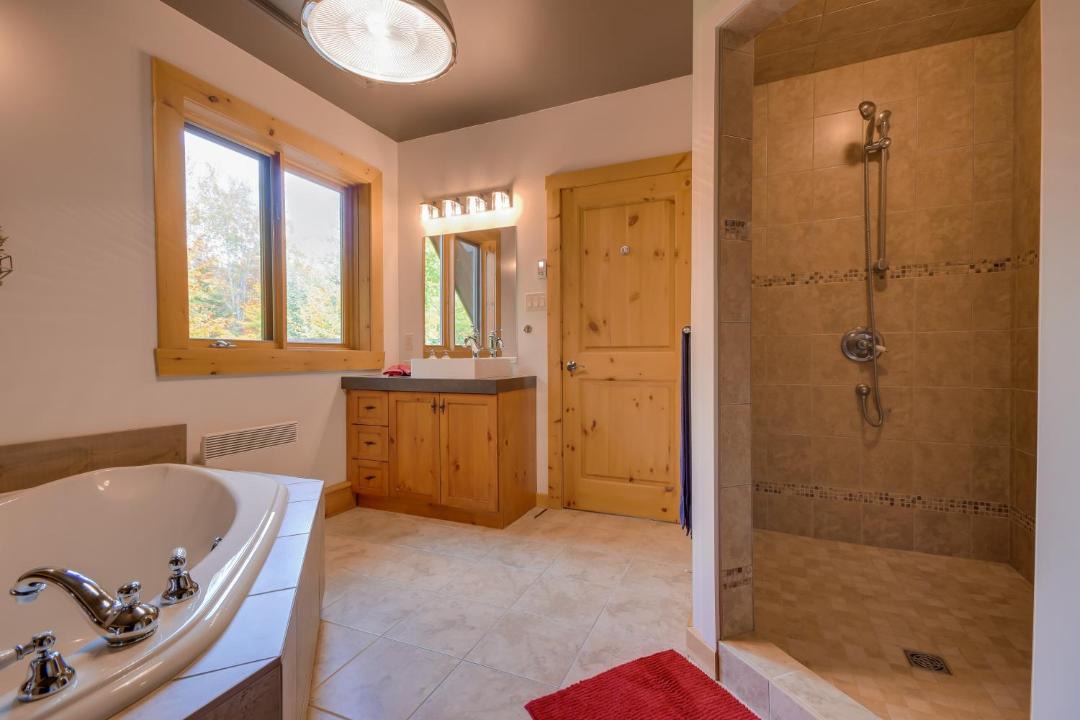 Photo of Bathroom in Les Pays-d'en-Haut Regional County Municipality
