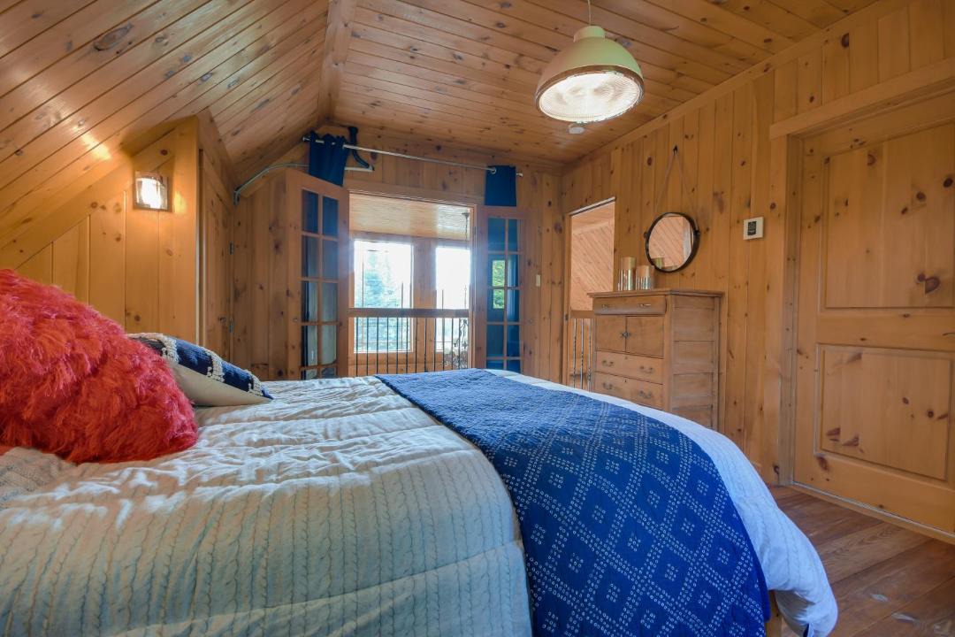 Photo of Bedroom in Les Pays-d'en-Haut Regional County Municipality