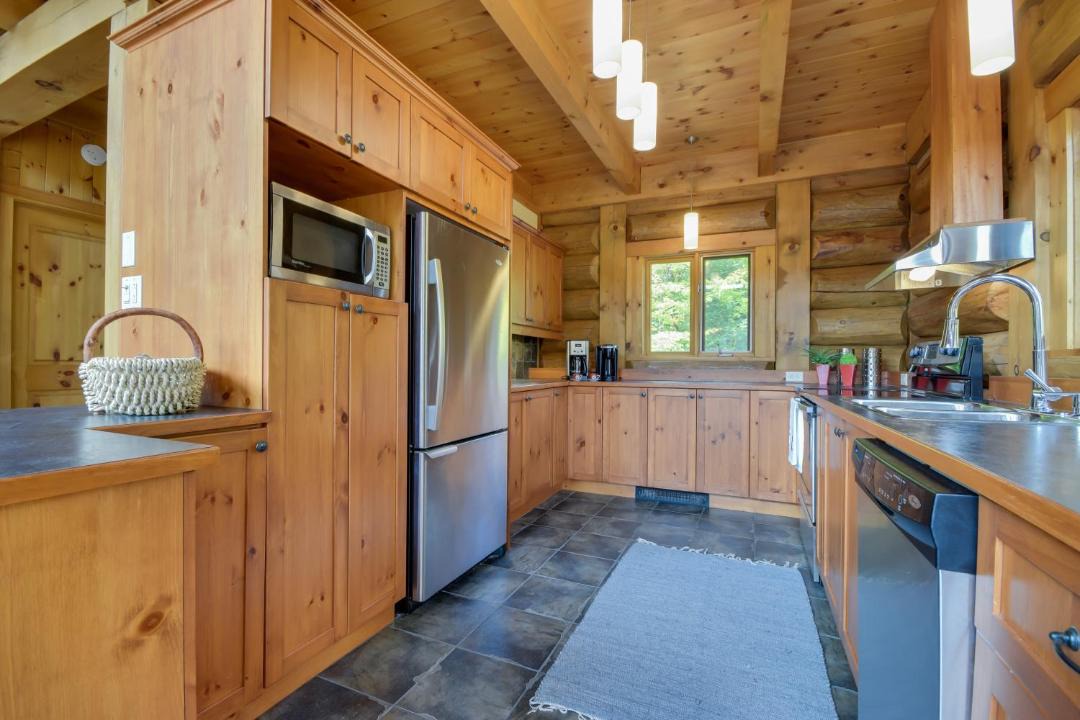 Photo of Kitchen in Les Pays-d'en-Haut Regional County Municipality