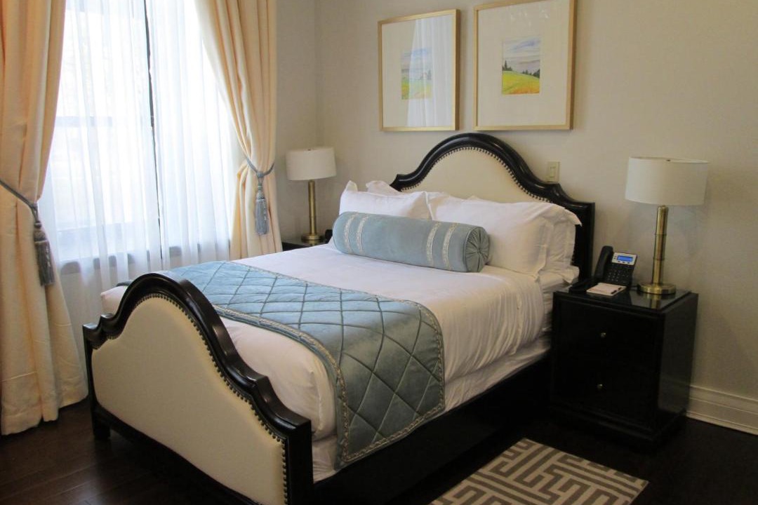 Photo of Bedroom in Queens Square