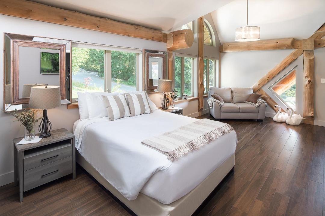Photo of Bedroom in Harrison Hot Springs