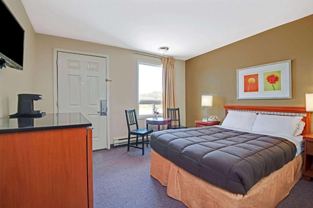 Photo of Bedroom in Lindsay