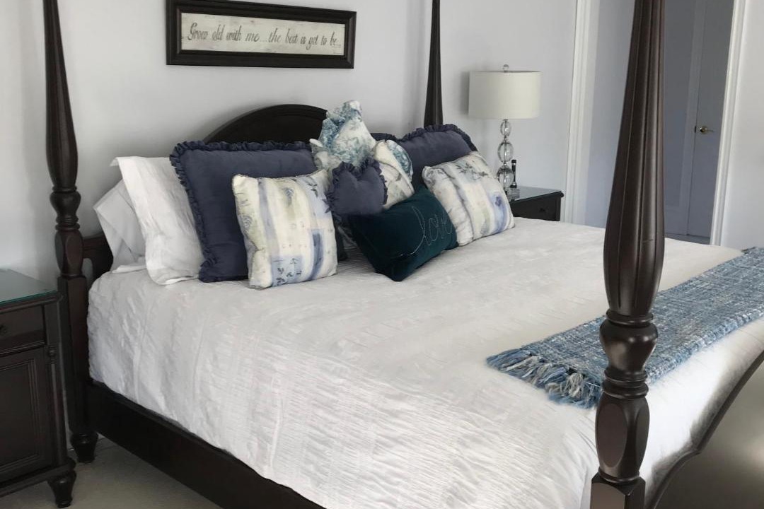 Photo of Bedroom in Mono
