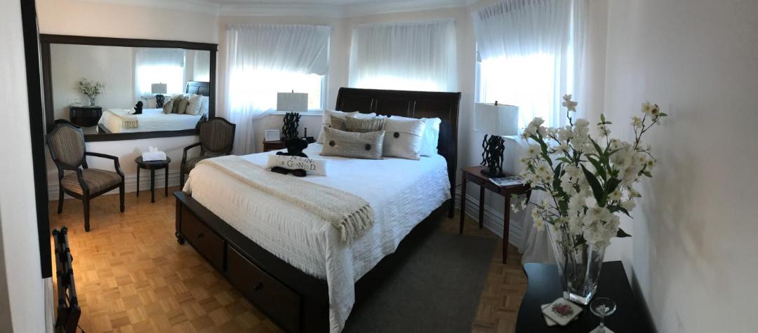 Photo of Bedroom in Mono