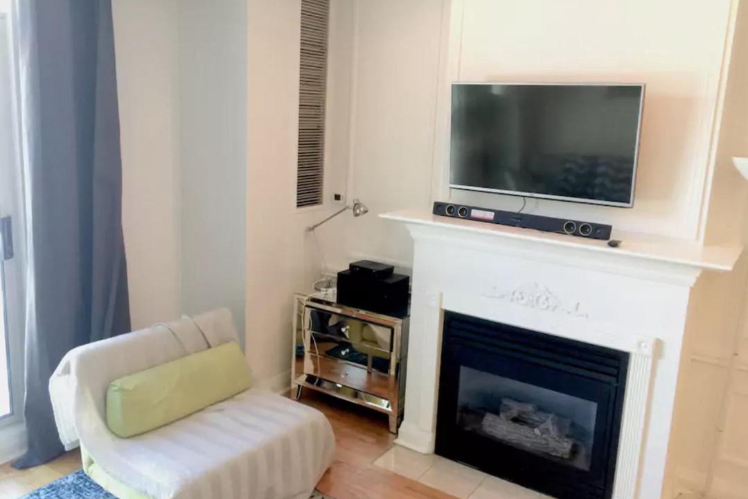Photo of Livingroom in Church and Wellesley