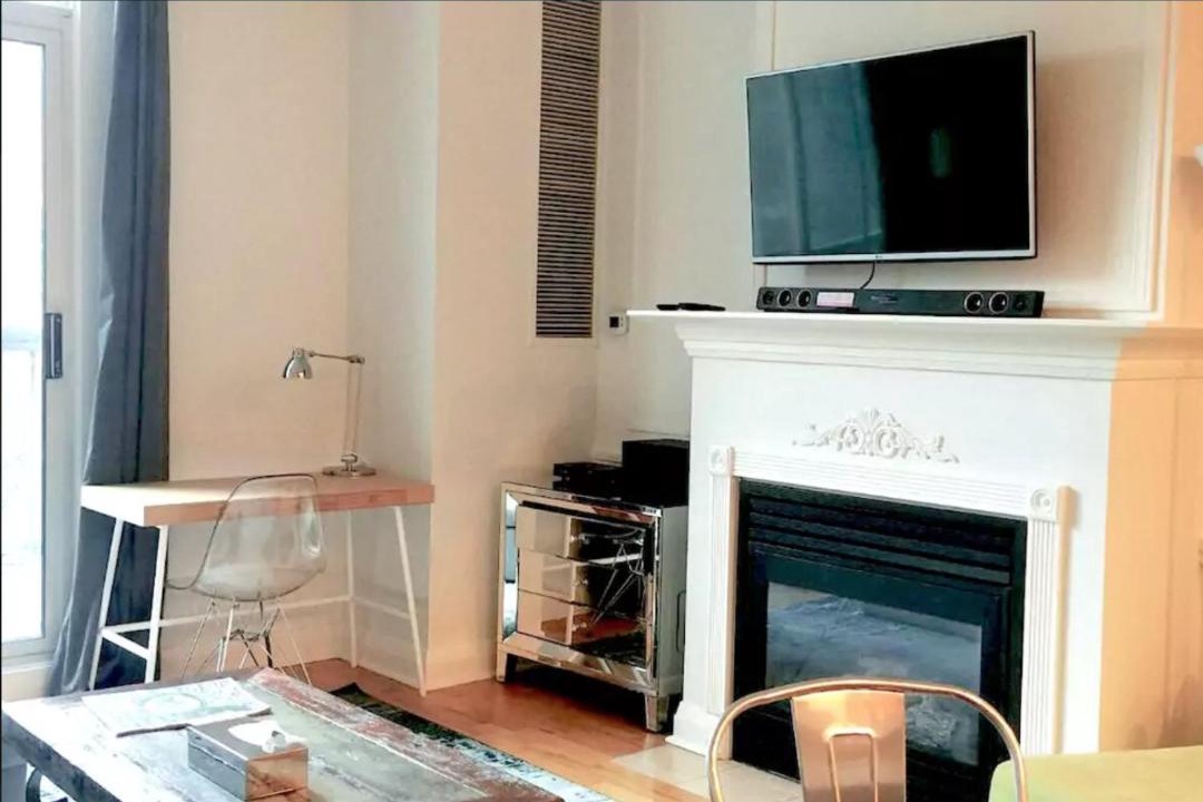 Photo of Livingroom in Church and Wellesley