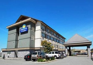 Days Inn & Suites by Wyndham Langley