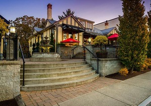 Oak Bay Beach Hotel