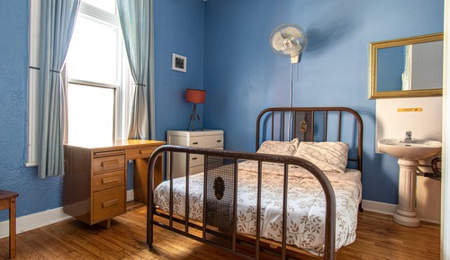 Family, multiple beds, en-suite bathroom, basement